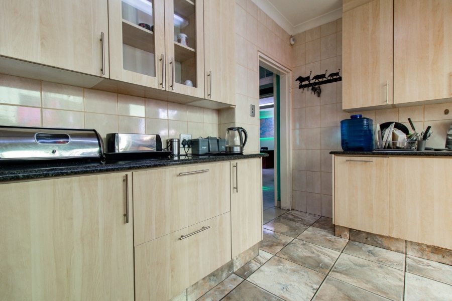  Bedroom Property for Sale in Southdale Gauteng