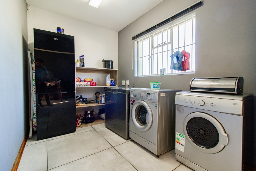  Bedroom Property for Sale in Southdale Gauteng