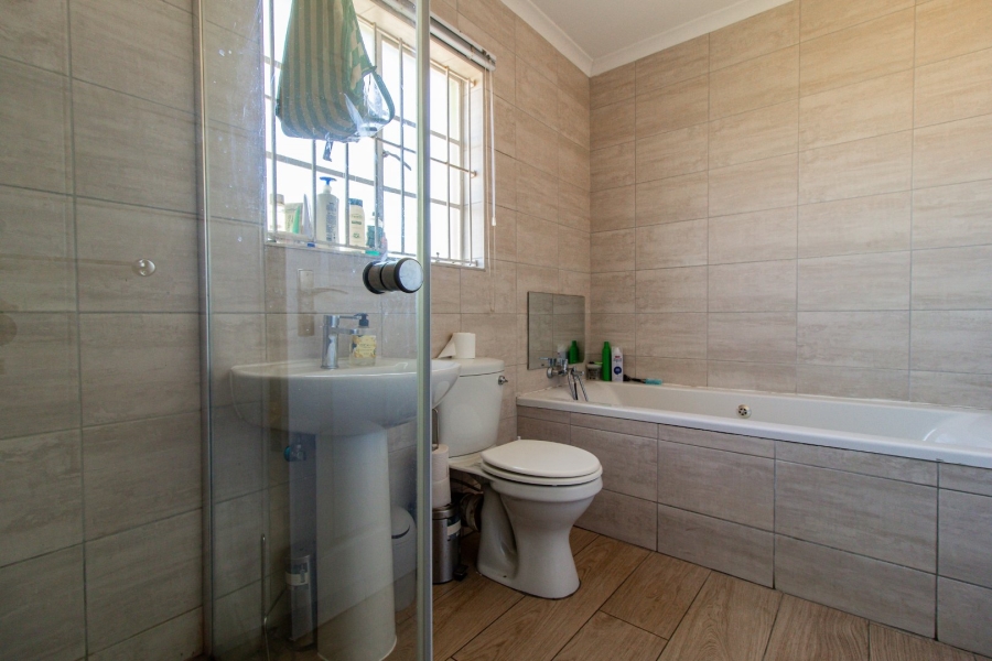  Bedroom Property for Sale in Southdale Gauteng