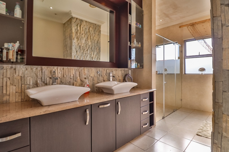 5 Bedroom Property for Sale in Meyersdal Eco Estate Gauteng