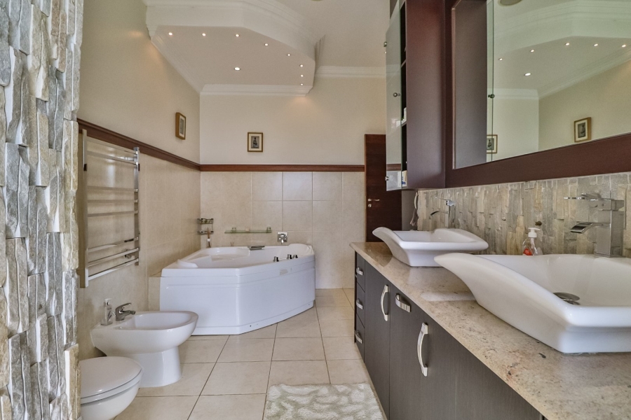 5 Bedroom Property for Sale in Meyersdal Eco Estate Gauteng