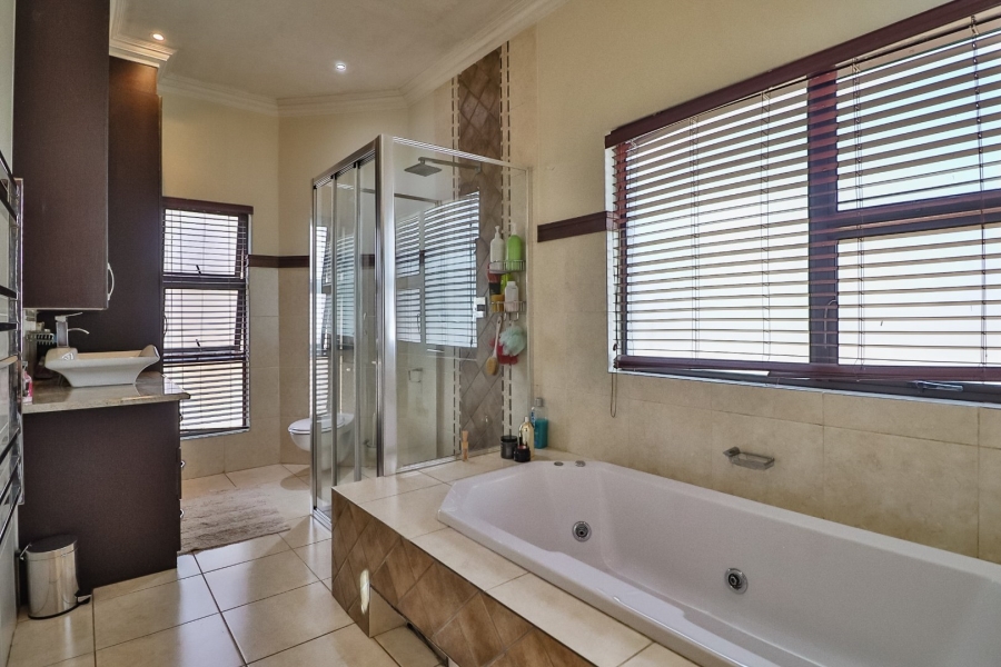 5 Bedroom Property for Sale in Meyersdal Eco Estate Gauteng