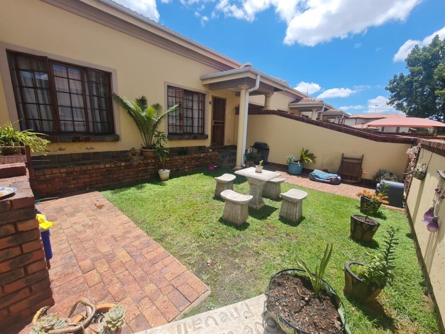 2 Bedroom Property for Sale in Comet Gauteng