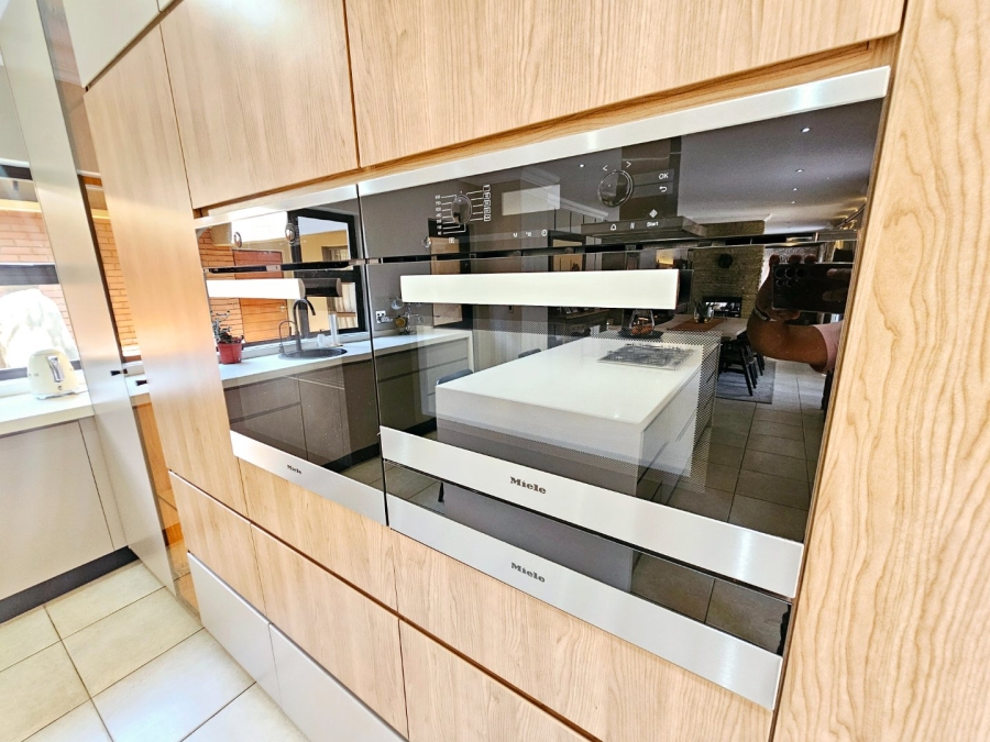 To Let 6 Bedroom Property for Rent in Midstream Estate Gauteng