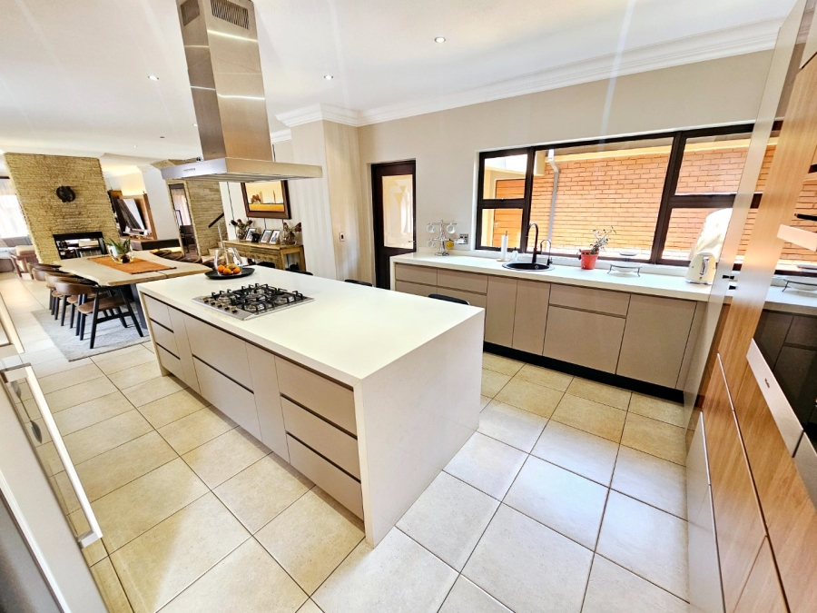 To Let 6 Bedroom Property for Rent in Midstream Estate Gauteng