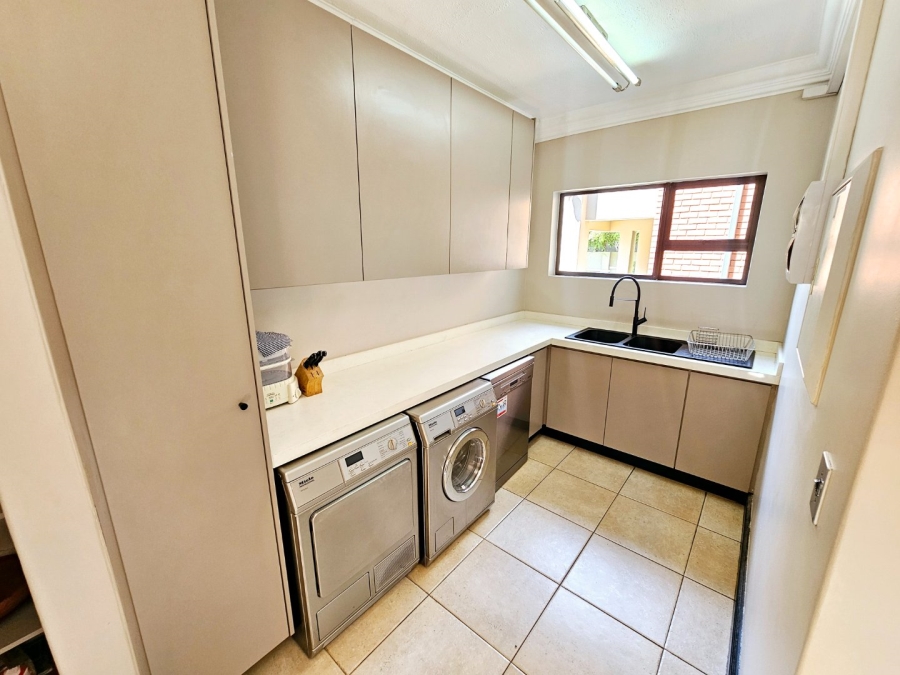 To Let 6 Bedroom Property for Rent in Midstream Estate Gauteng