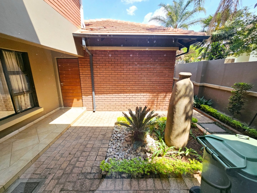 To Let 6 Bedroom Property for Rent in Midstream Estate Gauteng