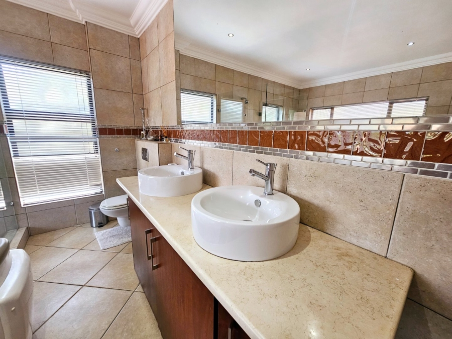 To Let 6 Bedroom Property for Rent in Midstream Estate Gauteng