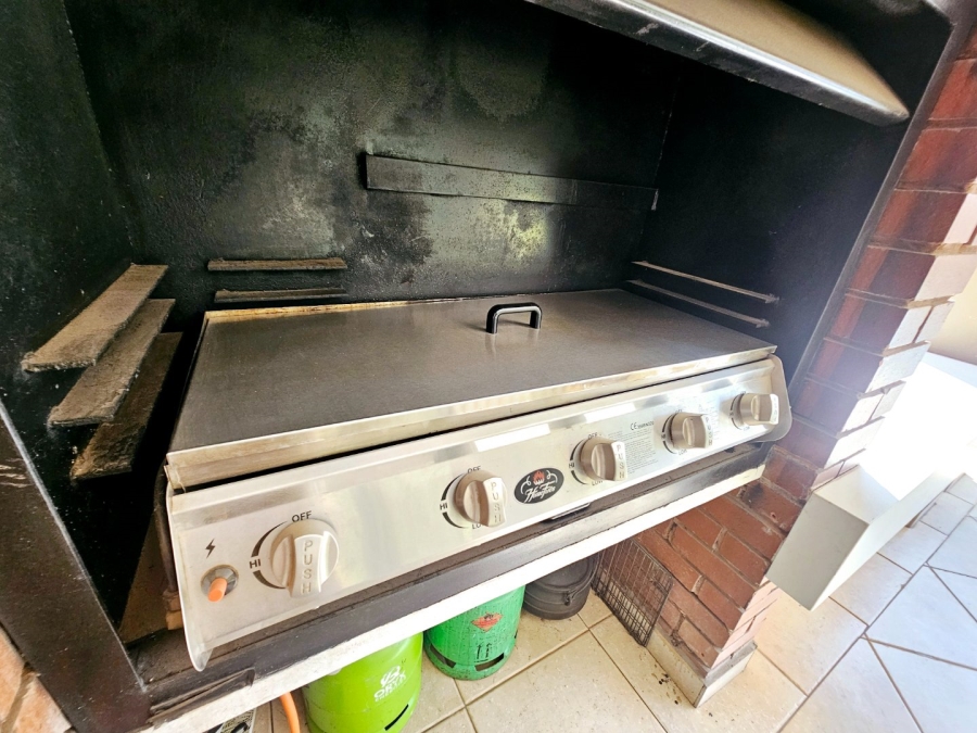 To Let 6 Bedroom Property for Rent in Midstream Estate Gauteng
