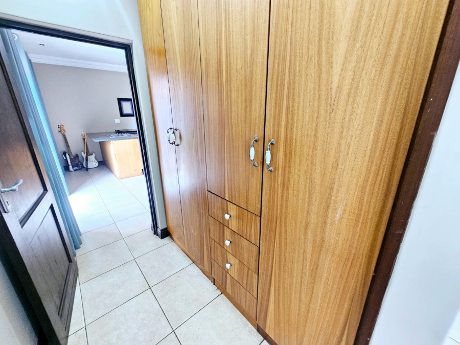 To Let 6 Bedroom Property for Rent in Midstream Estate Gauteng