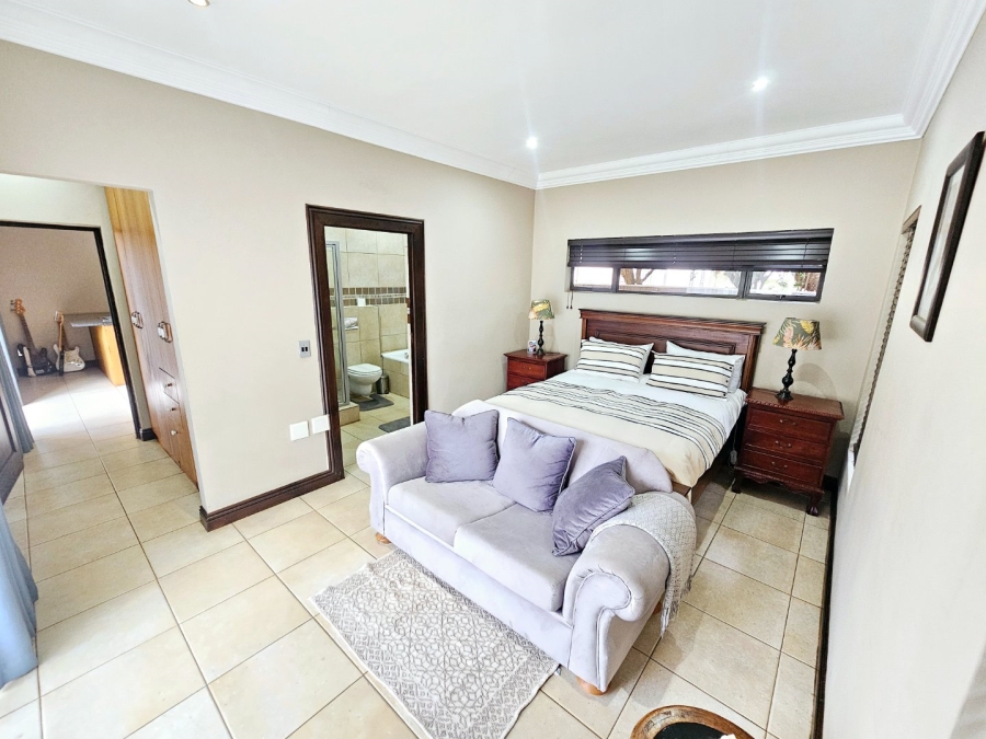 To Let 6 Bedroom Property for Rent in Midstream Estate Gauteng