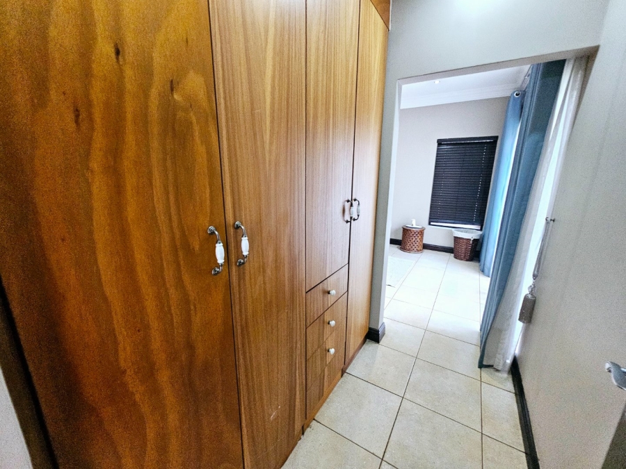 To Let 6 Bedroom Property for Rent in Midstream Estate Gauteng