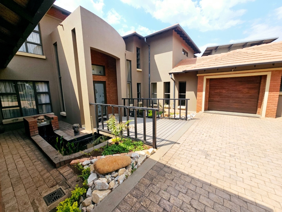 To Let 6 Bedroom Property for Rent in Midstream Estate Gauteng