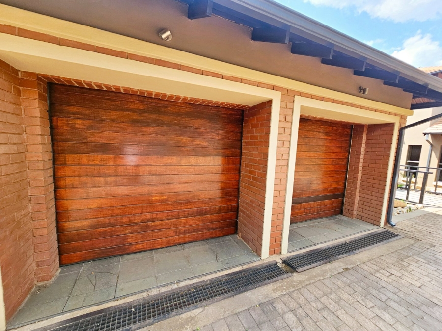 To Let 6 Bedroom Property for Rent in Midstream Estate Gauteng