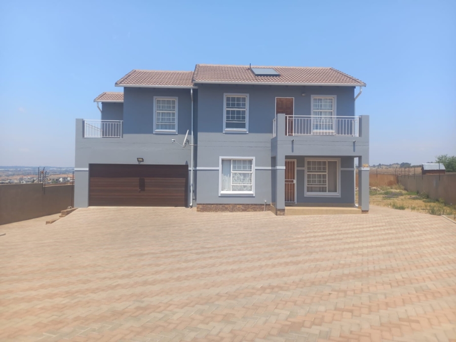 4 Bedroom Property for Sale in Blue Hills Gauteng