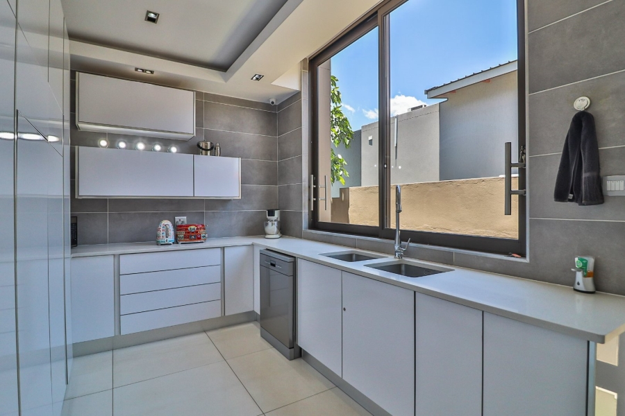 6 Bedroom Property for Sale in Meyersdal Eco Estate Gauteng