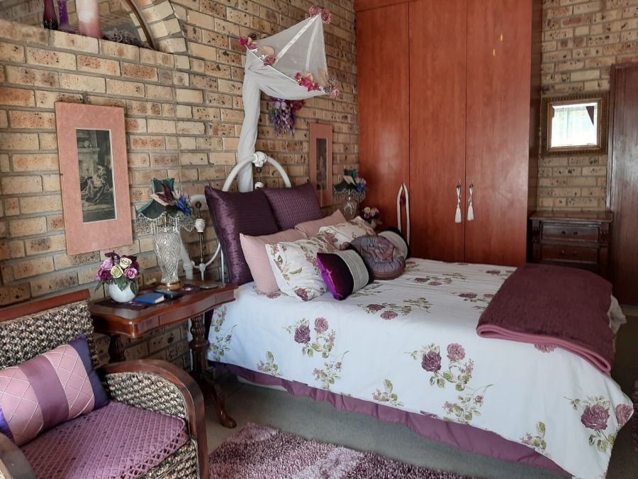 6 Bedroom Property for Sale in Montana Park Gauteng