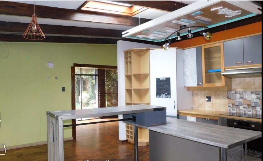 5 Bedroom Property for Sale in Eldoraigne Gauteng