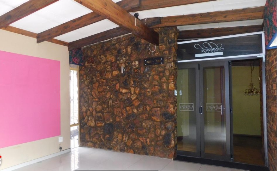5 Bedroom Property for Sale in Eldoraigne Gauteng