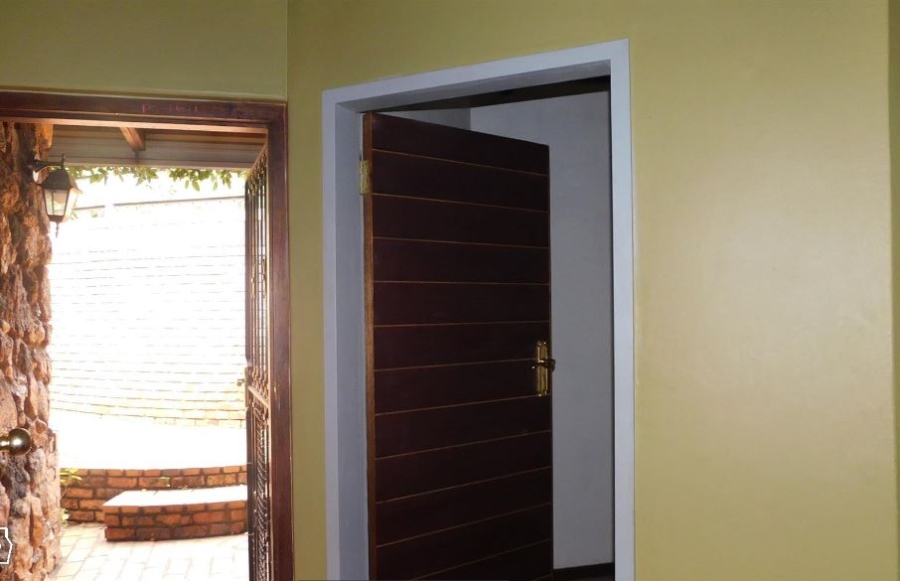 5 Bedroom Property for Sale in Eldoraigne Gauteng
