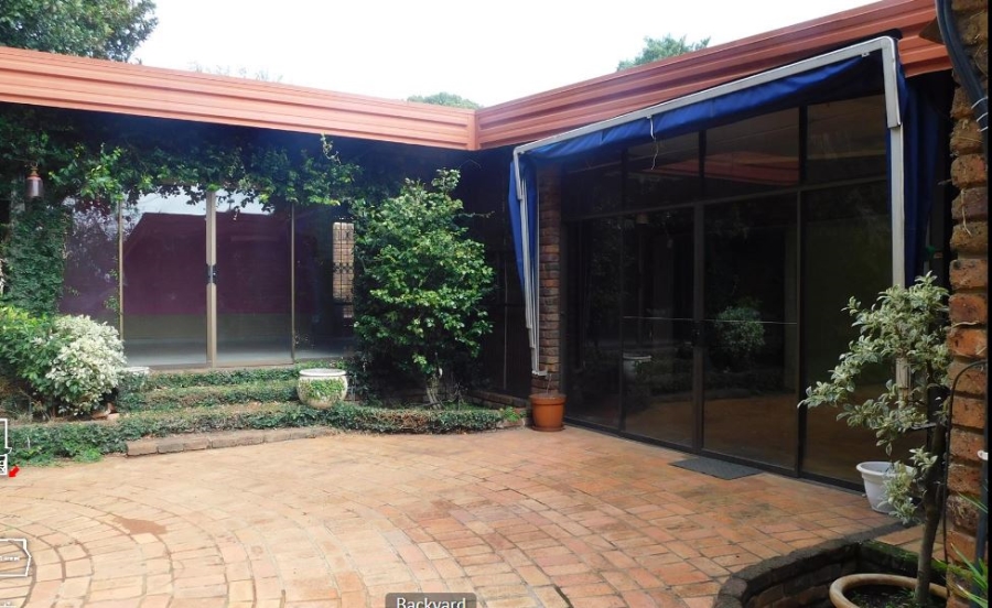 5 Bedroom Property for Sale in Eldoraigne Gauteng