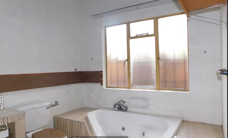 5 Bedroom Property for Sale in Eldoraigne Gauteng
