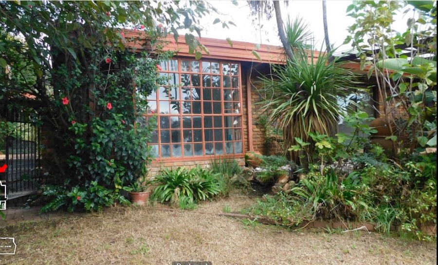 5 Bedroom Property for Sale in Eldoraigne Gauteng