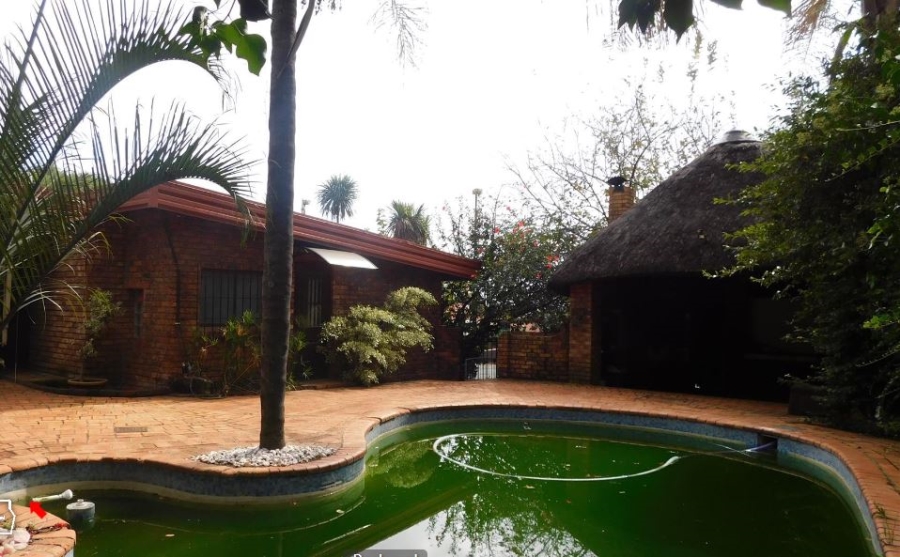 5 Bedroom Property for Sale in Eldoraigne Gauteng
