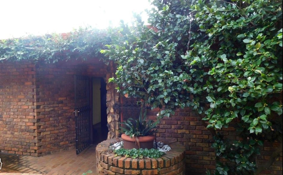 5 Bedroom Property for Sale in Eldoraigne Gauteng