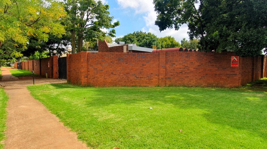 To Let 4 Bedroom Property for Rent in Elardus Park Gauteng