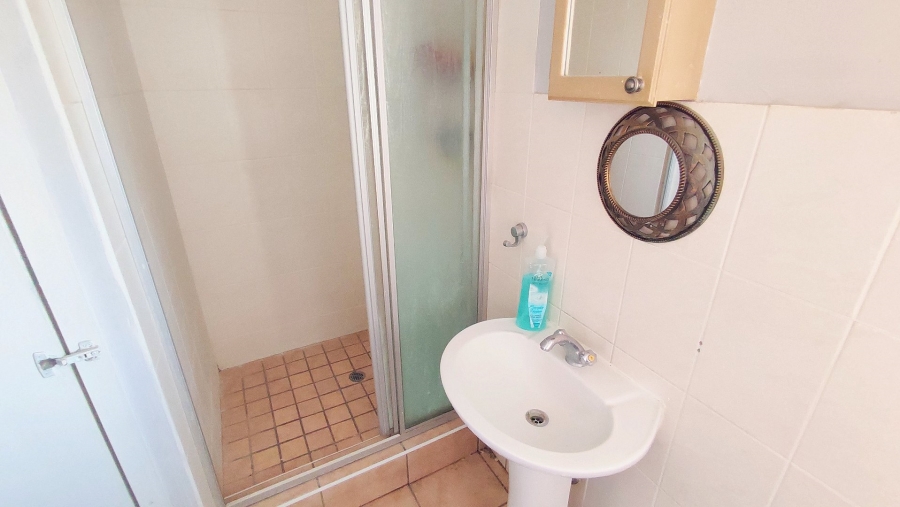 2 Bedroom Property for Sale in Rooihuiskraal North Gauteng