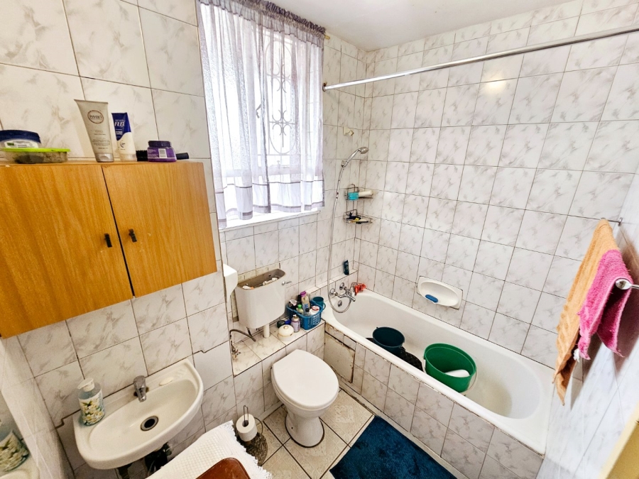 2 Bedroom Property for Sale in Laudium Gauteng