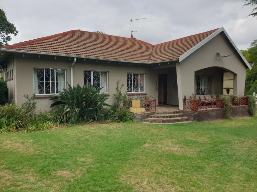6 Bedroom Property for Sale in Lombardy East Gauteng