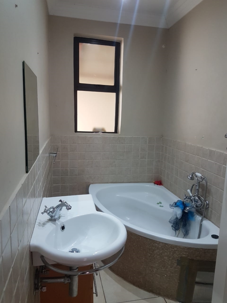 3 Bedroom Property for Sale in Bezuidenhout Valley Gauteng