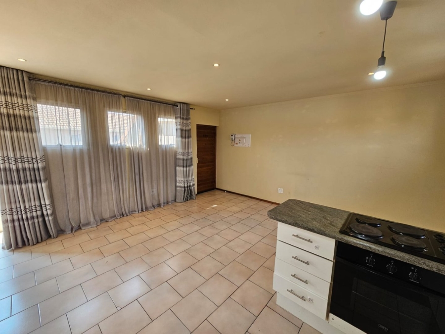 To Let 2 Bedroom Property for Rent in Glenanda Gauteng