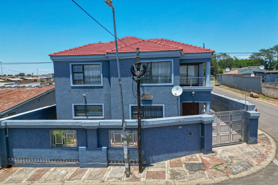 5 Bedroom Property for Sale in Chiawelo Gauteng