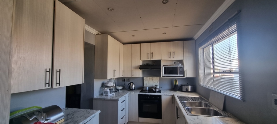 10 Bedroom Property for Sale in Malvern Gauteng