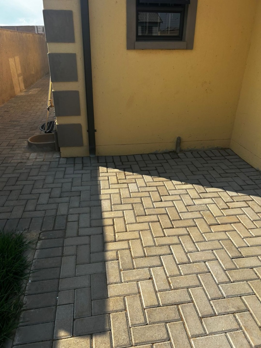 3 Bedroom Property for Sale in Windmill Park Gauteng