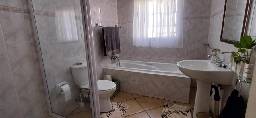 To Let 3 Bedroom Property for Rent in Eldoraigne Gauteng