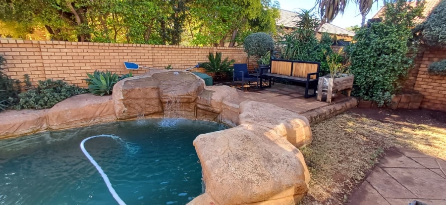 To Let 3 Bedroom Property for Rent in Eldoraigne Gauteng