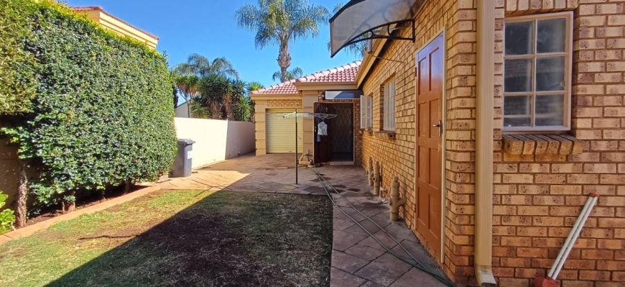 To Let 3 Bedroom Property for Rent in Eldoraigne Gauteng