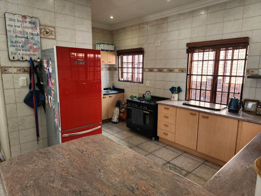 4 Bedroom Property for Sale in Eldoraigne Gauteng