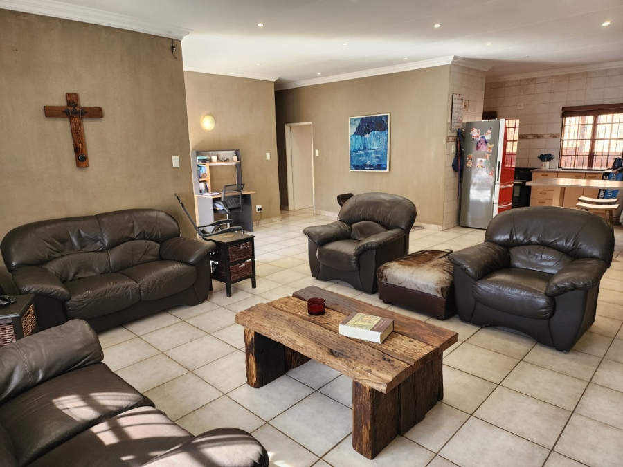 4 Bedroom Property for Sale in Eldoraigne Gauteng