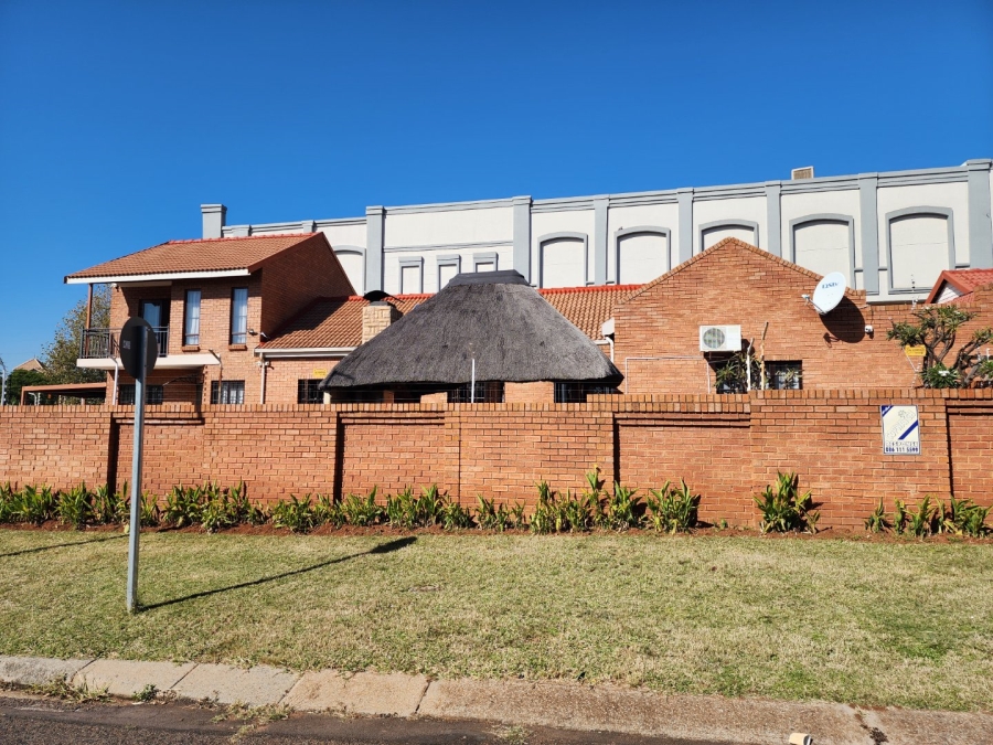 4 Bedroom Property for Sale in Eldoraigne Gauteng