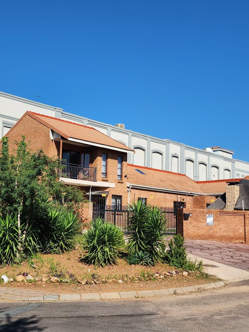 4 Bedroom Property for Sale in Eldoraigne Gauteng