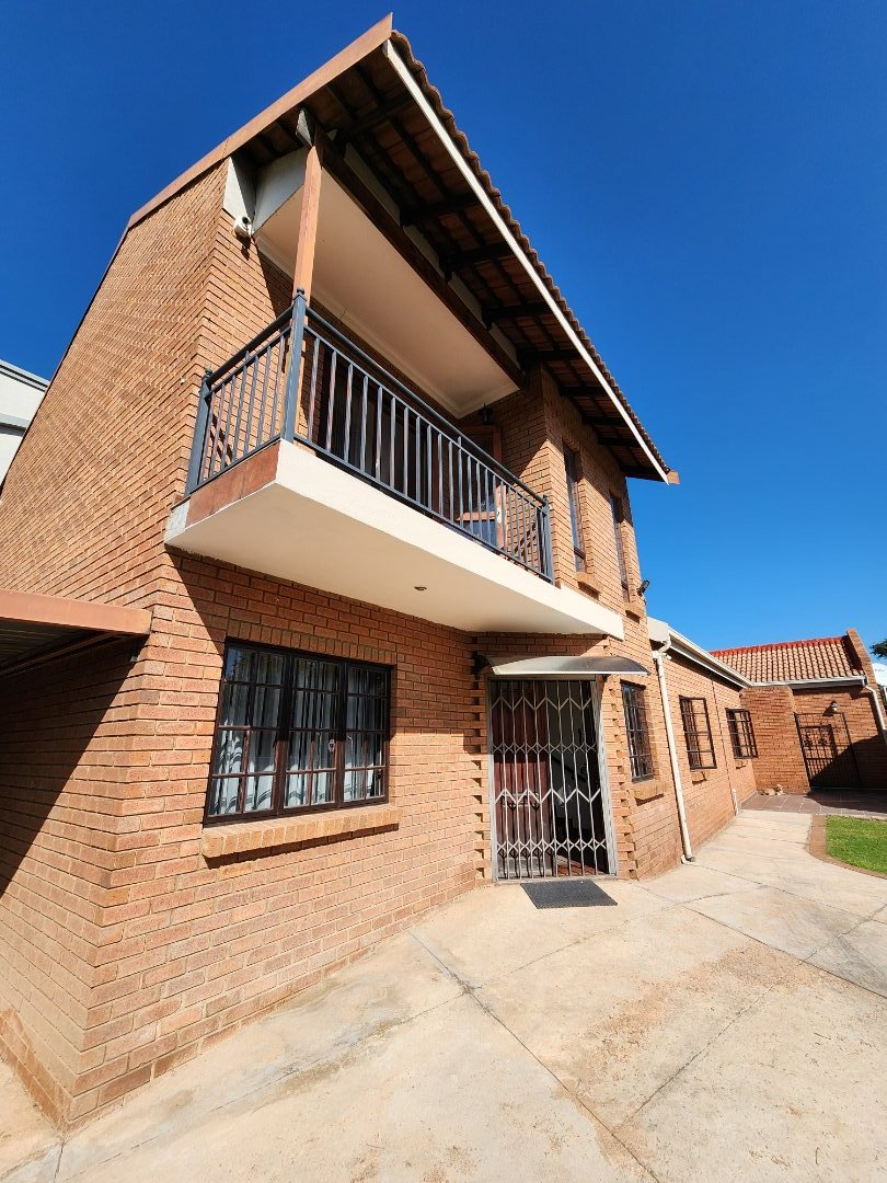 4 Bedroom Property for Sale in Eldoraigne Gauteng