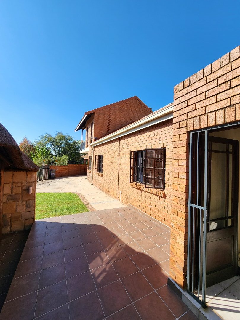 4 Bedroom Property for Sale in Eldoraigne Gauteng