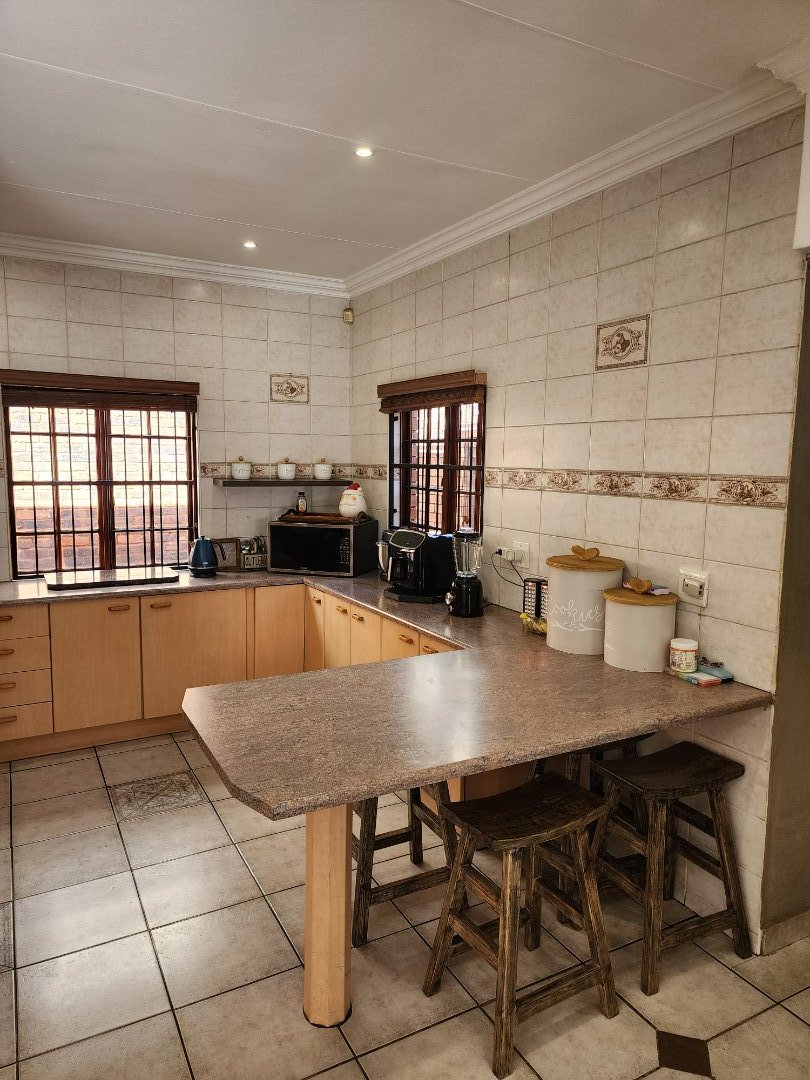 4 Bedroom Property for Sale in Eldoraigne Gauteng