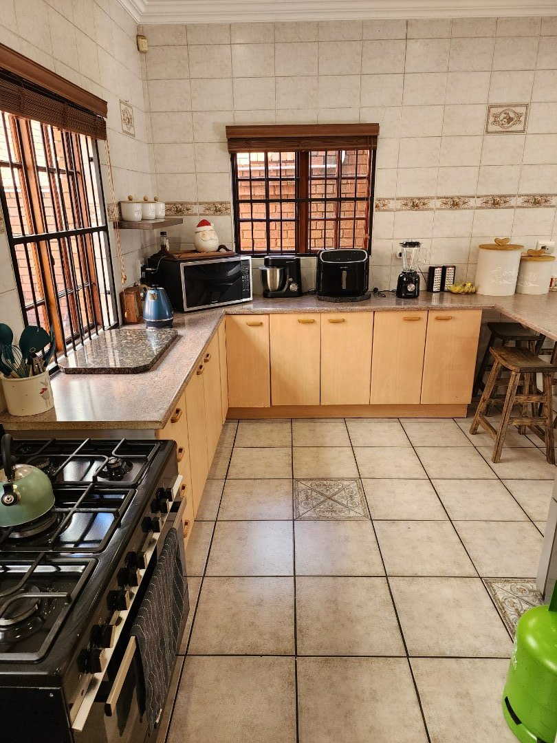 4 Bedroom Property for Sale in Eldoraigne Gauteng