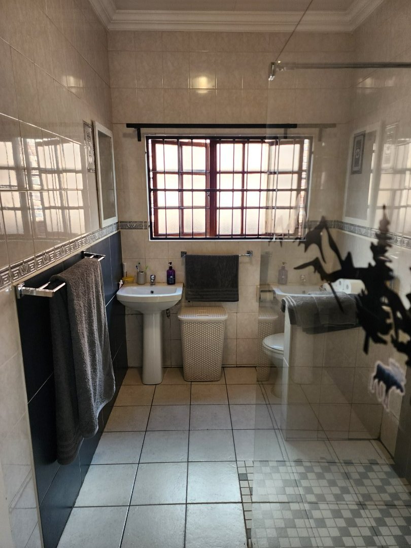 4 Bedroom Property for Sale in Eldoraigne Gauteng